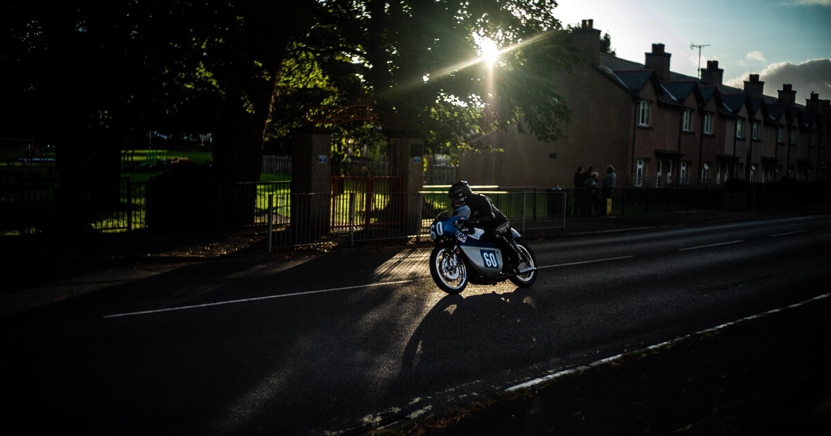 Bottalico begeleidt ons naar de Tourist Trophy, de gevaarlijkste race die er is