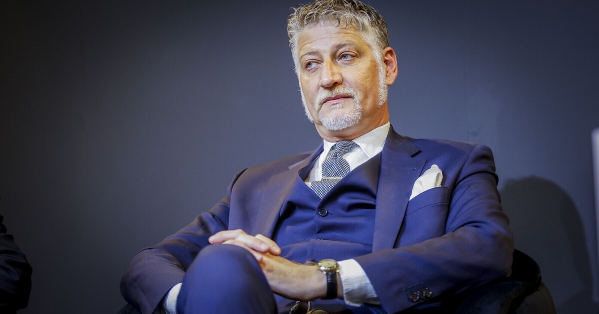 Il ministro Giuli di fronte a un esercito ideologico arruffato