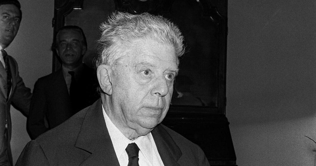 Kutsal gizemlere karşı ironik, şüpheci ve inanılmaz derecede açık bir Montale