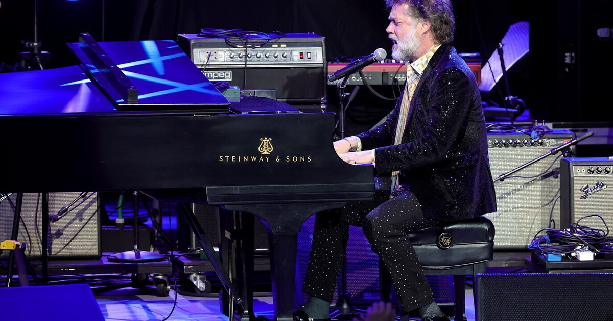 Rufus Wainwright van pop naar lyrisch. "Hadrian" heeft zijn kracht in de stemmen.