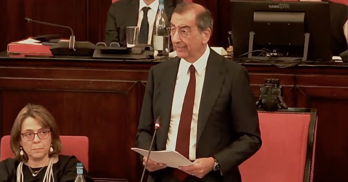 Belegering in Sala. De burgemeester verdedigt zich: "Mijn handen zijn schoon." Raadslid Tancredi treedt af.