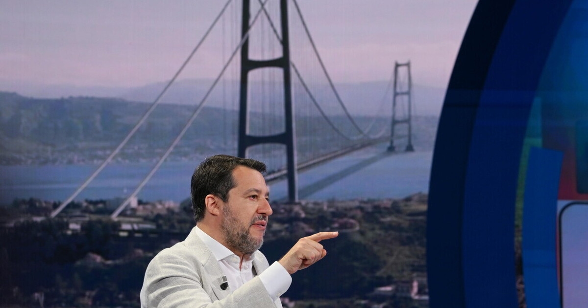 Qué aburrido, qué aburrido, el aire caliente en el Puente de Messina (y una joya de Tozzi)