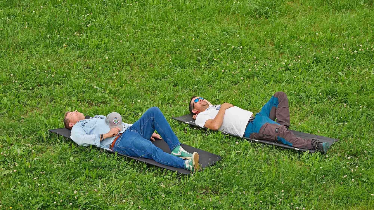 Kamp yatağı karşılaştırma testi: ucuz mu pahalı mı: Helinox mu yoksa Semptec mi – hangi kamp yatağı en iyi seçim?