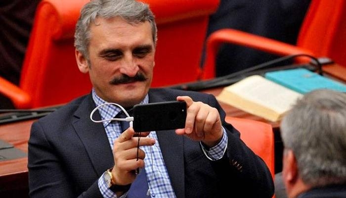 Calificó el golpe de Estado de 1923 como un "golpe sangriento", Ahmet Hamdi Çamlı también hizo publicidad en Instagram a pesar de las reacciones