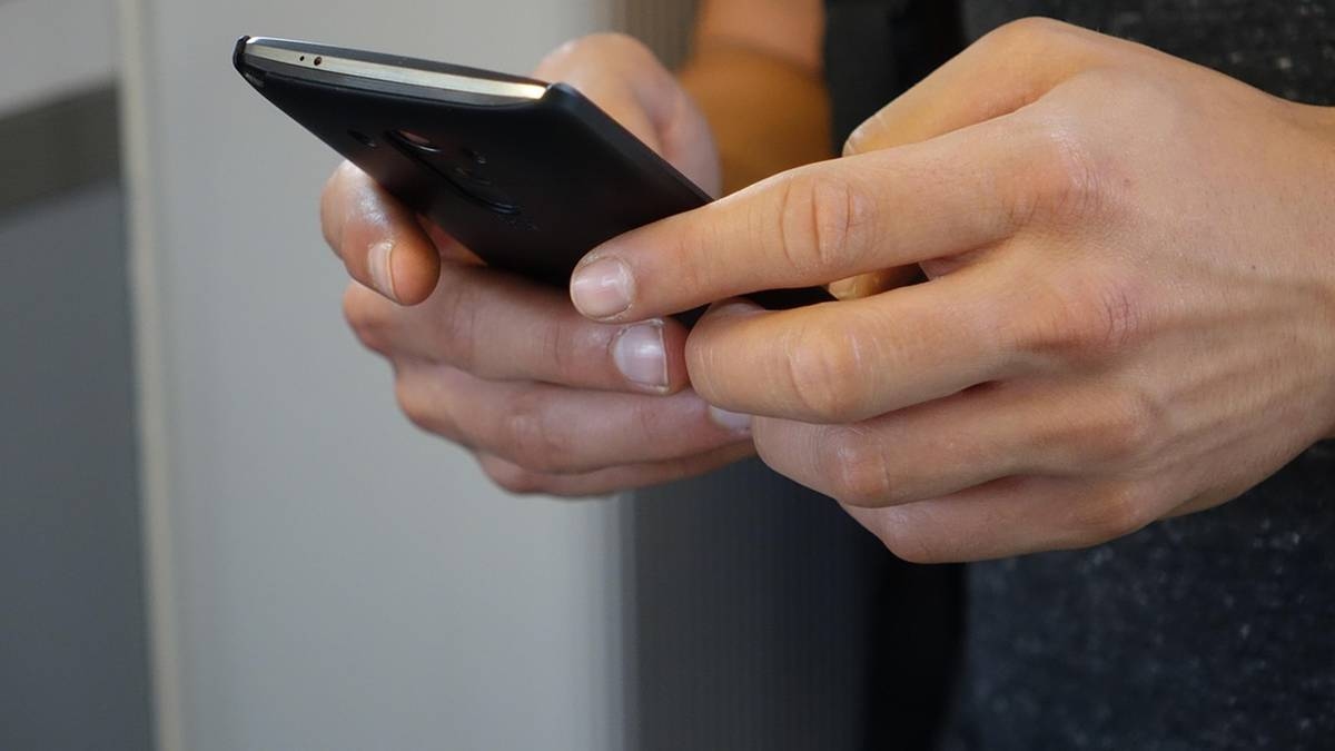 Russia Blocks Popular Apps. The Reason May Surprise You