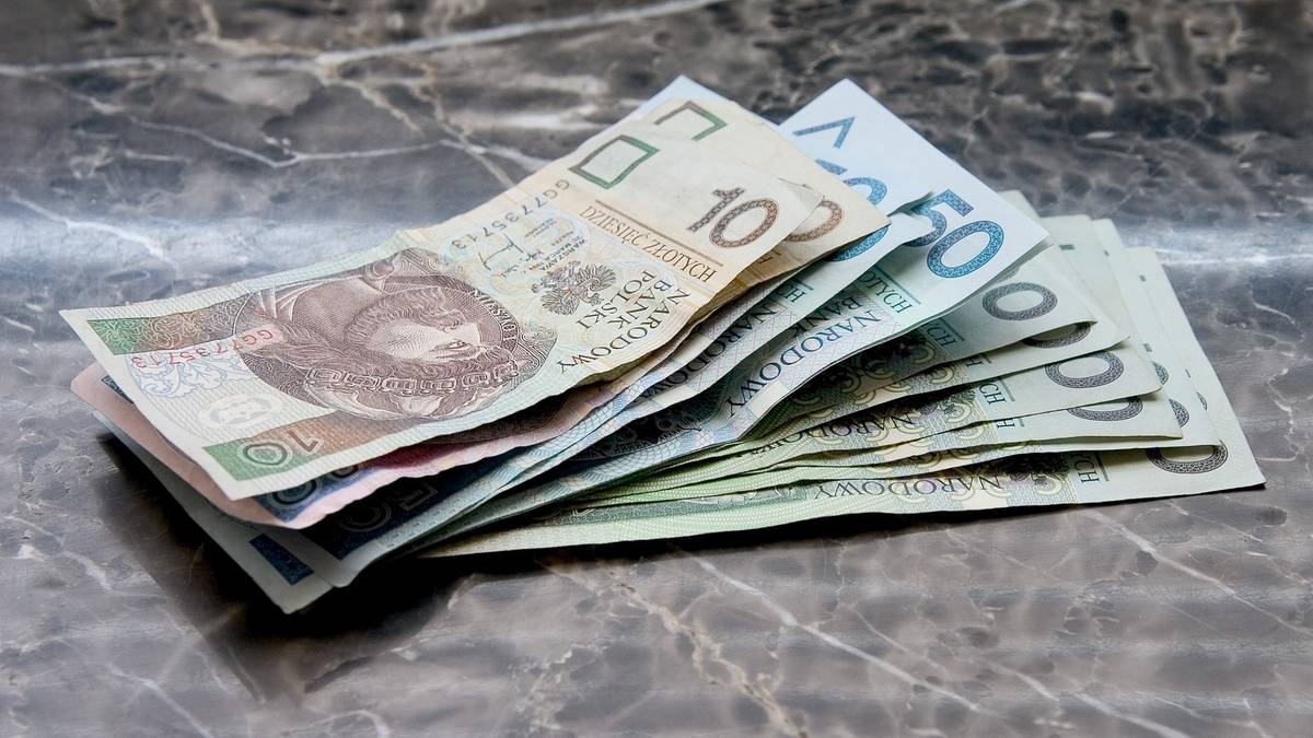 De grands changements à partir de juin. Voici combien d'argent supplémentaire les retraités et les pensionnés peuvent gagner