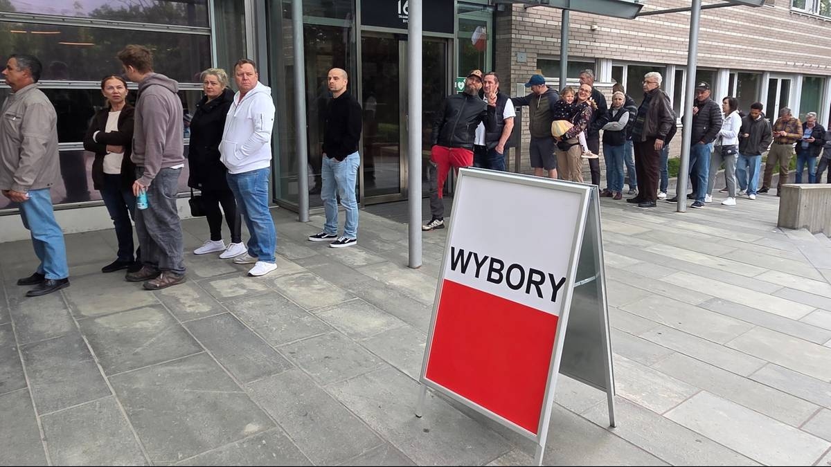 Sandıklar açıldı. Polonyalılar oy kullanıyor [RAPOR]