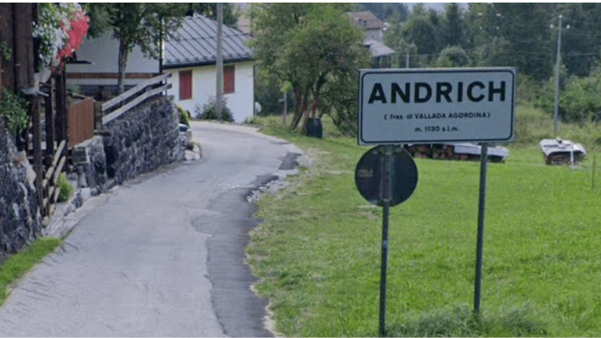 Robaron una placa con el nombre del pueblo. Un año después, enviaron una carta anónima.