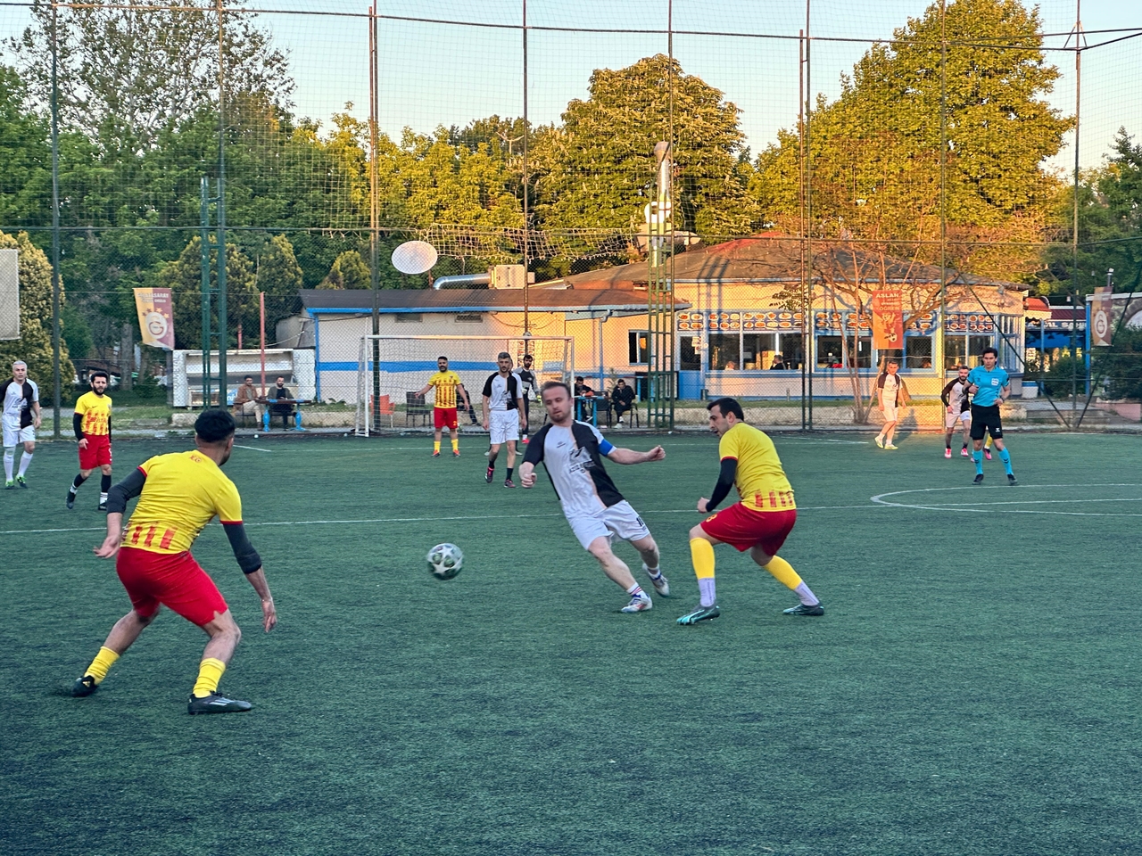 Emozione finale al 12° Torneo di calcio tradizionale del Tribunale Anatolico di Istanbul