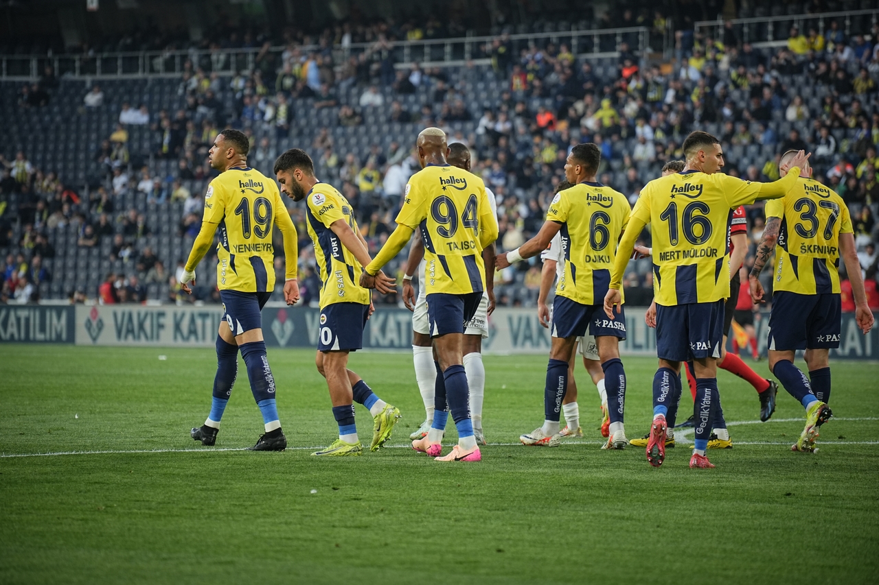 Fenerbahce won na 2 thuiswedstrijden