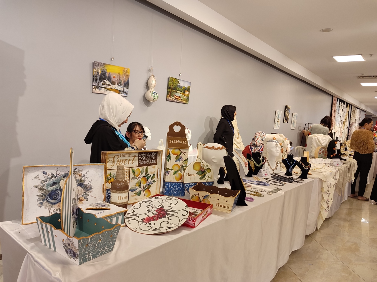 Die Eröffnung der Saisonabschlussausstellung für Berufsbildungskurse fand in Esenler statt