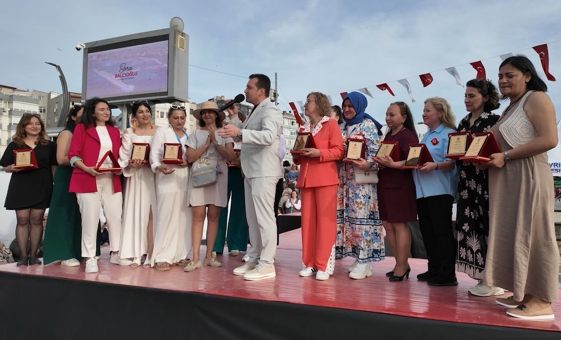 Die handgefertigten Produkte der Auszubildenden, die im Silivri Cultural Center und in den Neighborhood Houses ausgebildet wurden, wurden ausgestellt.