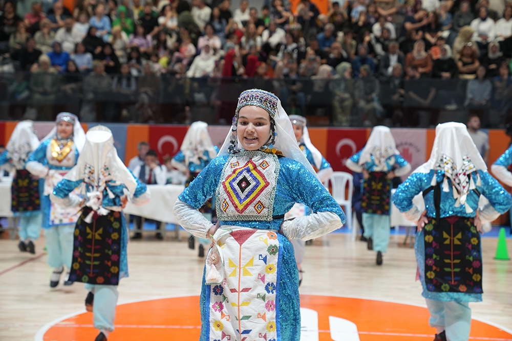 Festival de dança folclórica em Ümraniye