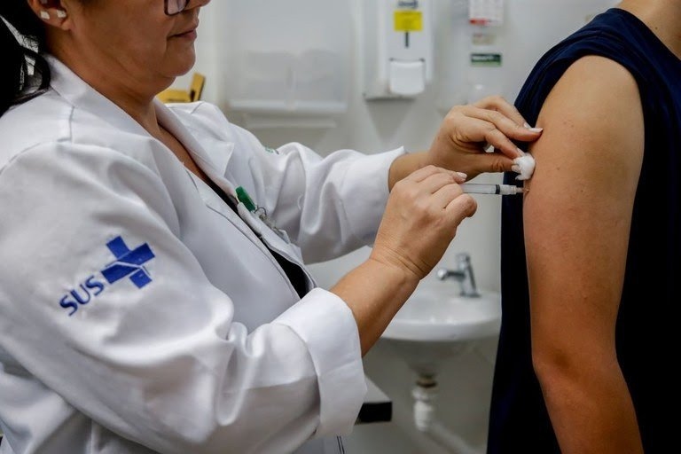 Brak szczepionek stanowi problem dla ponad 30% brazylijskich gmin, wynika z badania