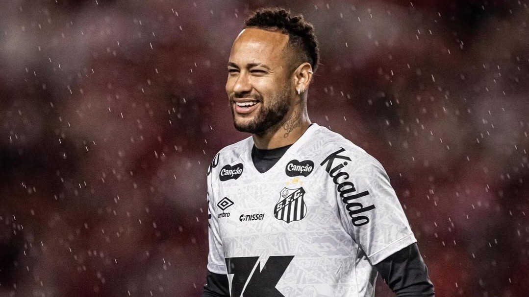 Neymar é diagnosticado com Covid-19 e é afastado pelo Santos
