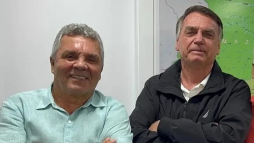 Een congreslid dat afstand nam van Bolsonaro en daarna weer goede banden met hem opbouwde, vraagt om een bezoek aan hem.