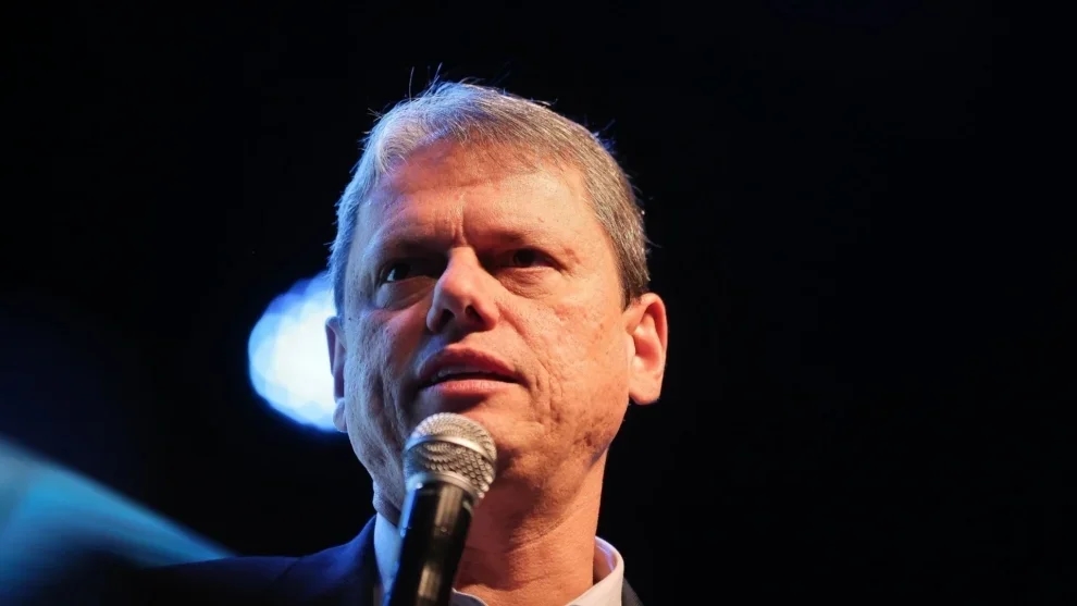 De timing van Tarcísio's aanval op Lula na zijn bezoek aan Bolsonaro