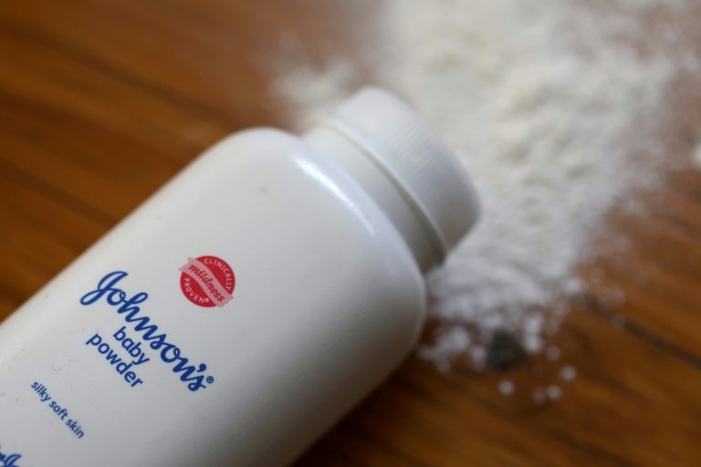 Johnson & Johnson in Großbritannien wegen Talkum verklagt, das im Verdacht steht, Krebs zu verursachen