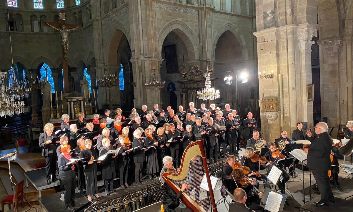 Fauré'nin Requiem'i katedrali büyülüyor