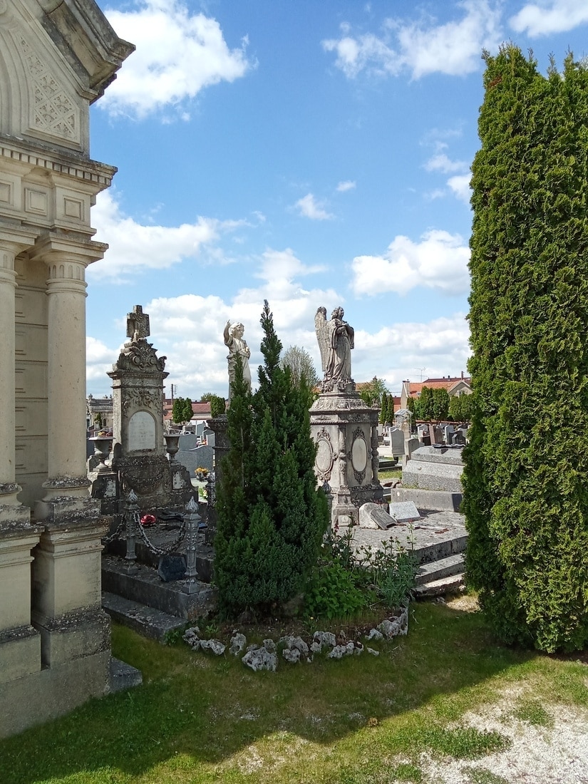 Cementerio de Primavera: encuentro del 16 al 18 de mayo