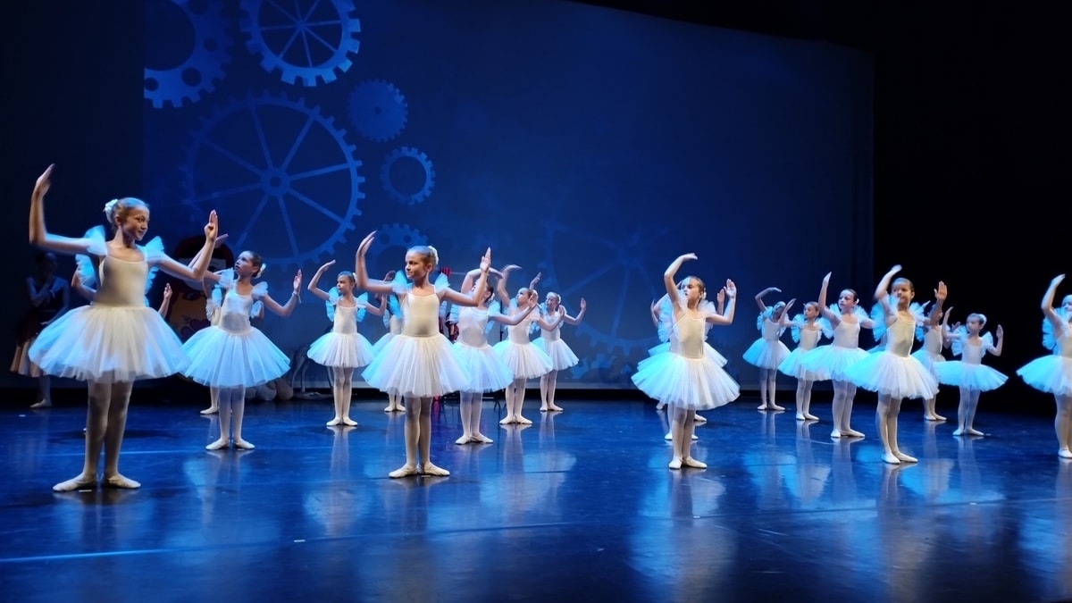 Owacja na stojąco dla baletu „Coppelia” Mdanse 52