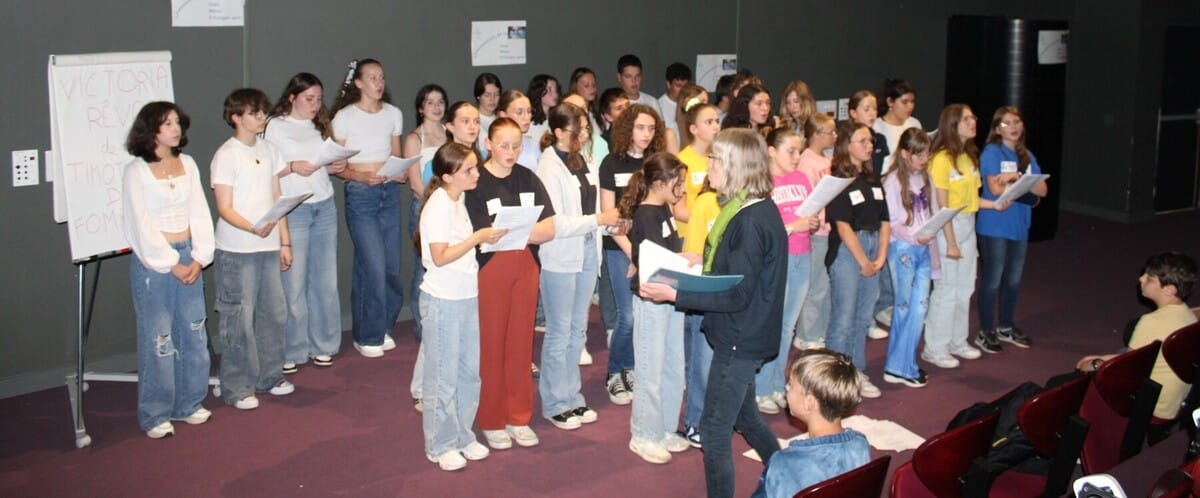 Mittelschüler folgen ihrer Stimme