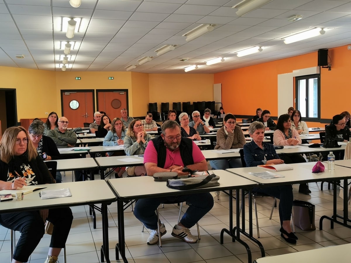 Associação de prefeitos já se prepara para o início do ano letivo