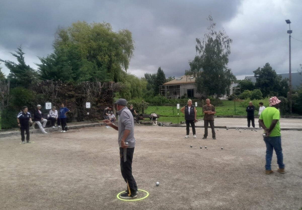 Yağmur, bowling oyuncularını durduramıyor