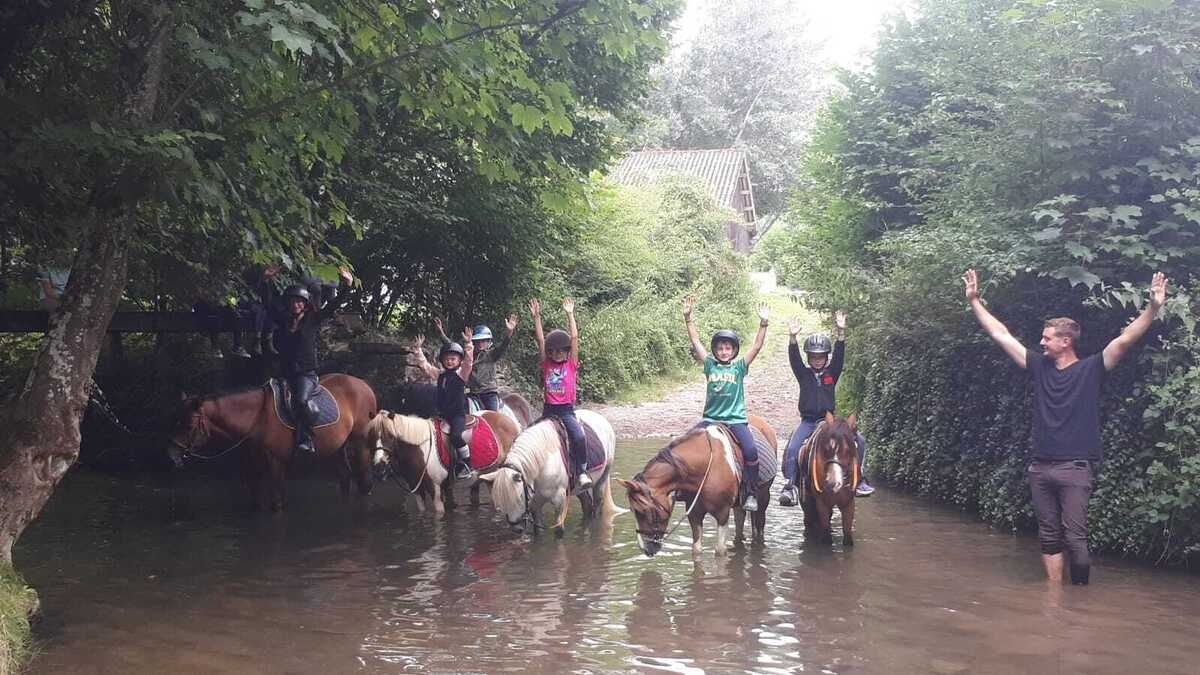 Unutulmaz bir hafta için gençler eyerde