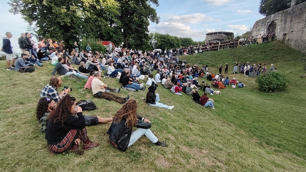 Het publiek op het Caph'Arts'Naüm festival 2025