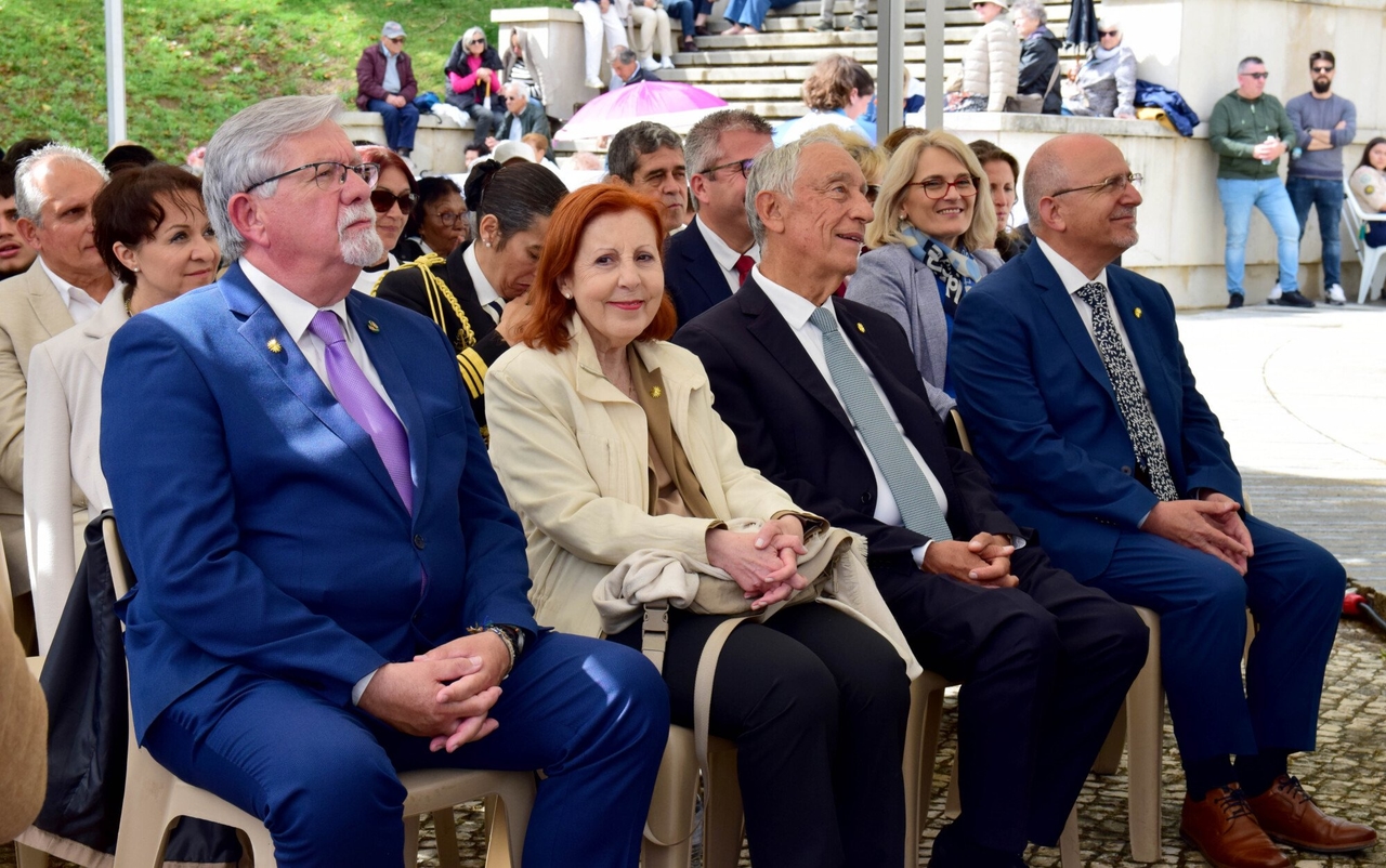 Marcelo Rebelo de Sousa bezoekt Loulé samen met kandidaten van verschillende partijen, maar slaat de PSD-uitnodiging af