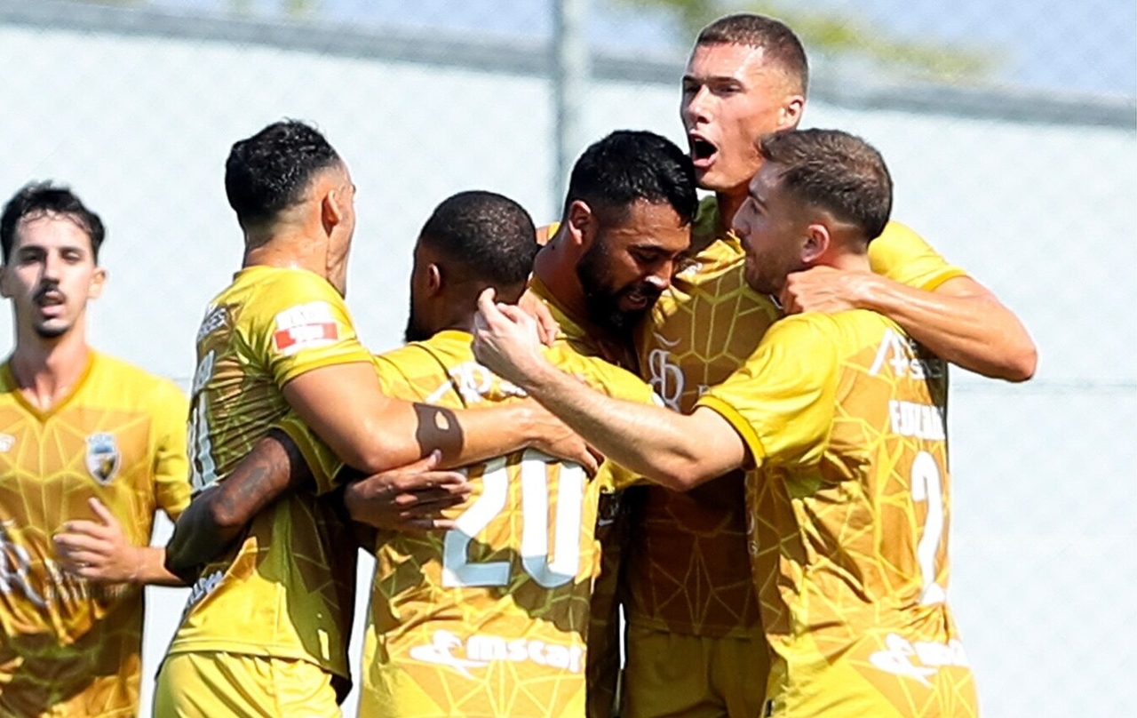 Farense debuteert in de II Liga met twee eigen doelpunten van FC Porto B