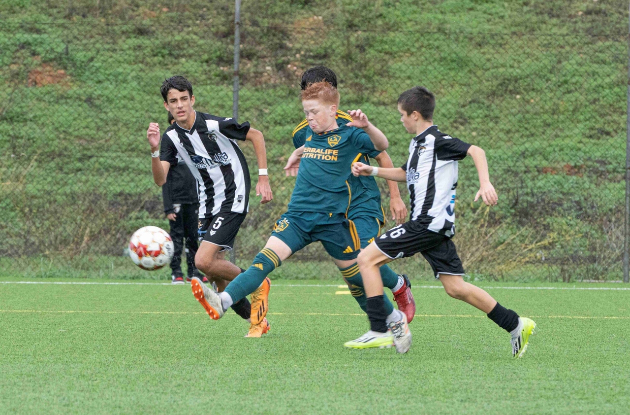 World youth football tournament brings together 400 athletes from 20 countries in Portimão.