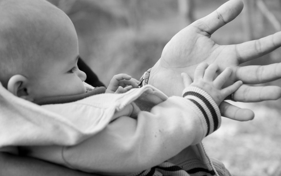El Gobierno quiere que los padres puedan tomar 14 días consecutivos de licencia tras el nacimiento de su hijo