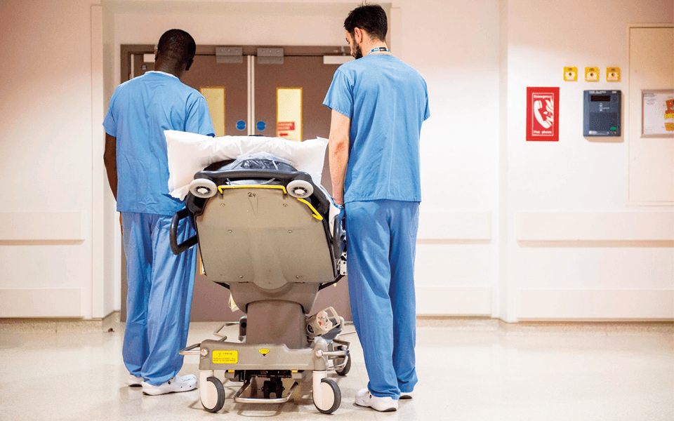 Pflegekräfte in privaten Krankenhäusern erhalten 100 Euro Gehaltserhöhung