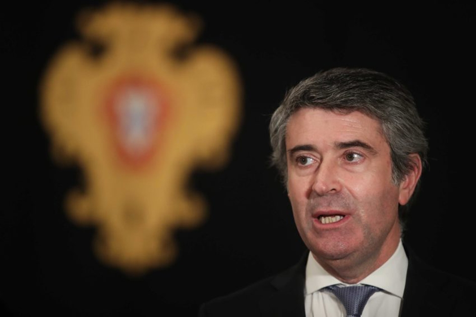 José Luís Carneiro afasta para já comissão de inquérito a Luís Montenegro