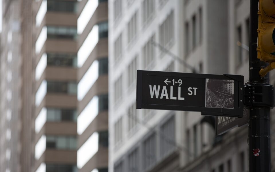 Wall Street reacciona con sentimientos encontrados al discurso de Powell