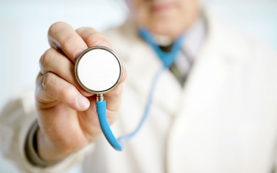 Seguro promulga diploma que regula contratação de médicos tarefeiros