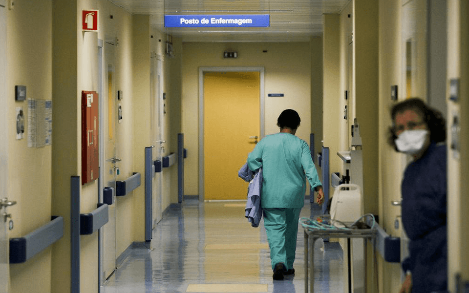 Professionals in de gezondheidszorg zijn de kracht van de NHS en wachttijden zijn de zwakte