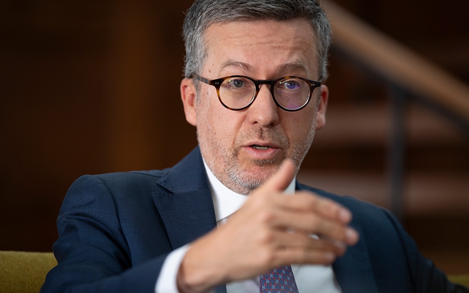 Carlos Moedas promette progetti abitativi, un nuovo autobus elettrico e la fine del trasporto diesel entro il 2030