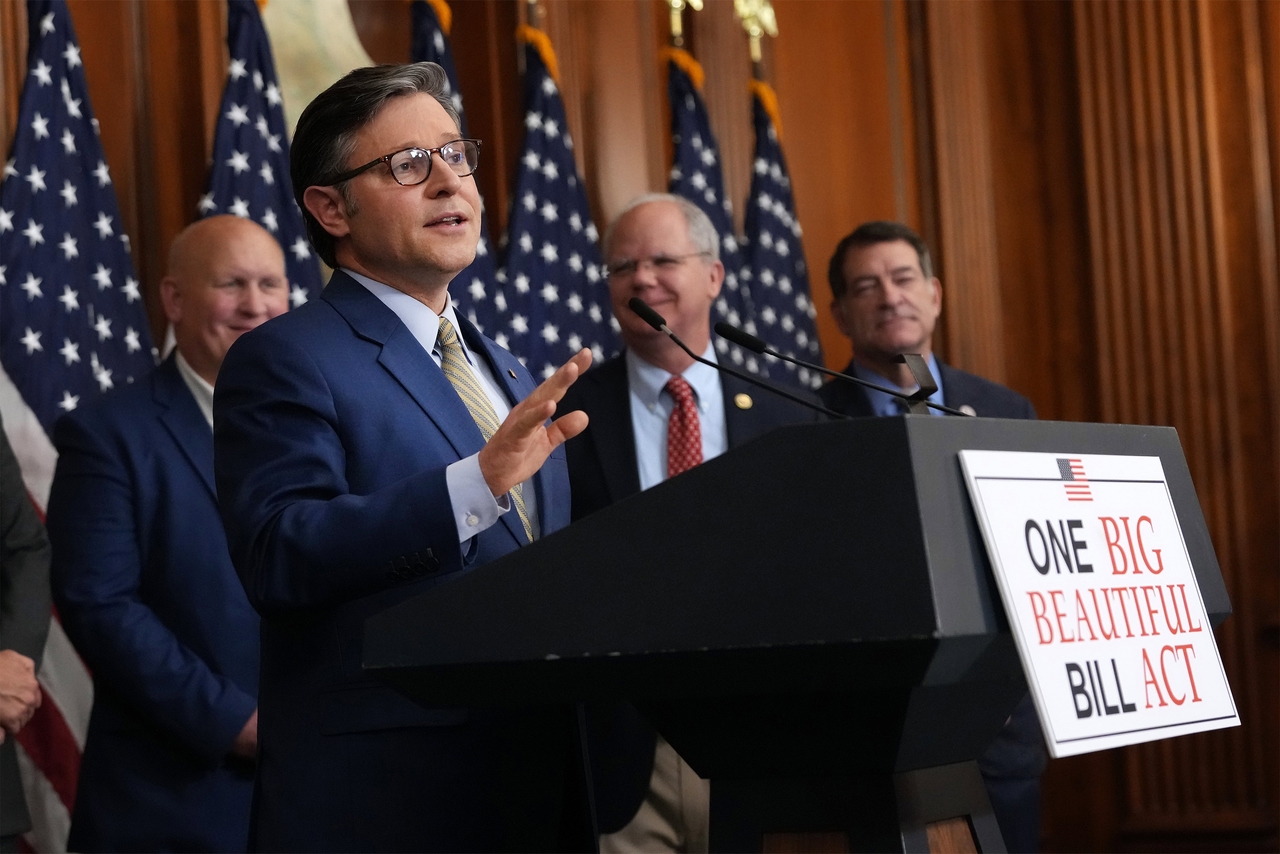 Republicanos pretendem punir estados que asseguram imigrantes ilegais