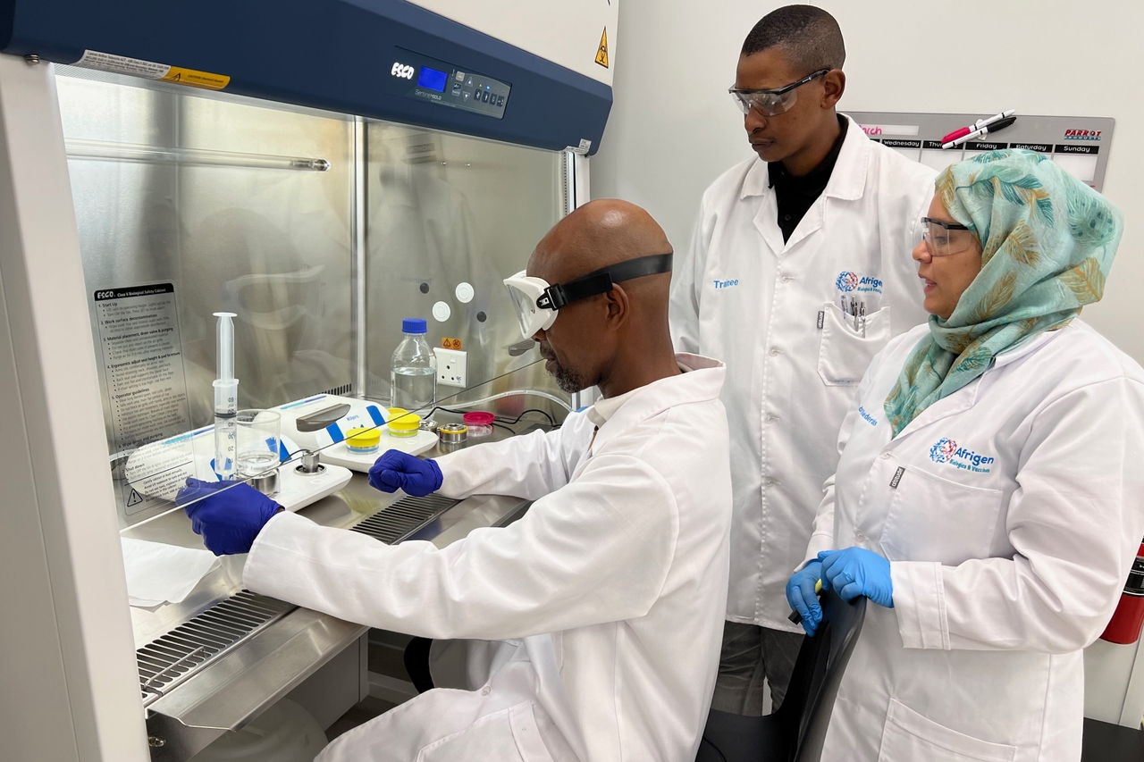 In Axing mRNA Contract, Trump Delivers Another Blow to US Biosecurity, Former Officials Say
