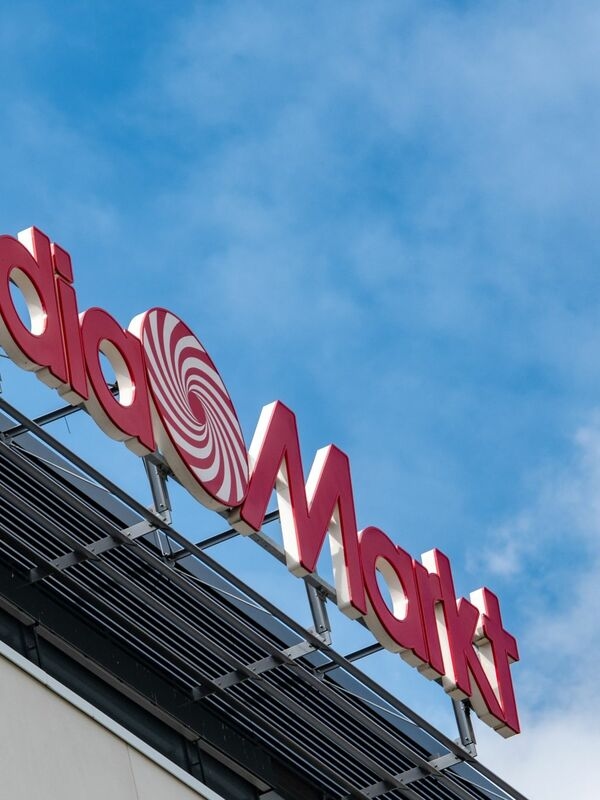 In veel Duitse steden worden filialen van de elektronicaketen Saturn gesloten en verhuist Media Markt naar dezelfde locatie.