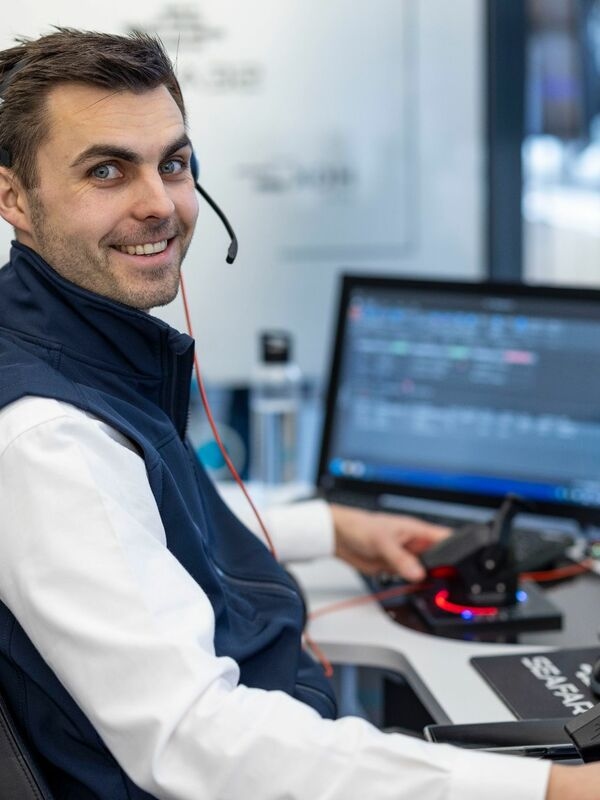Telecamere su tutti i lati e una buona connessione di telefonia mobile: ecco tutto ciò che serve per controllare a distanza una grande nave cargo.