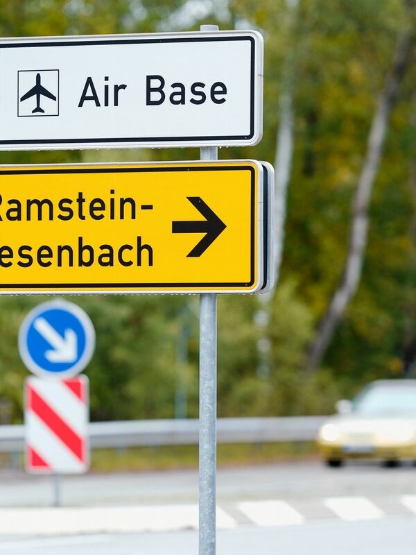 Muss Deutschland einschreiten, wenn über den US-Stützpunkt Ramstein tödliche Drohnenangriffe im Ausland laufen? Das höchste Gericht hat Fragen von Menschenrechten und globaler Verantwortung geprüft.