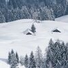 I locali invernali nei rifugi alpini rendono possibili numerose escursioni in montagna e, nel peggiore dei casi, garantiscono la sopravvivenza in montagna.