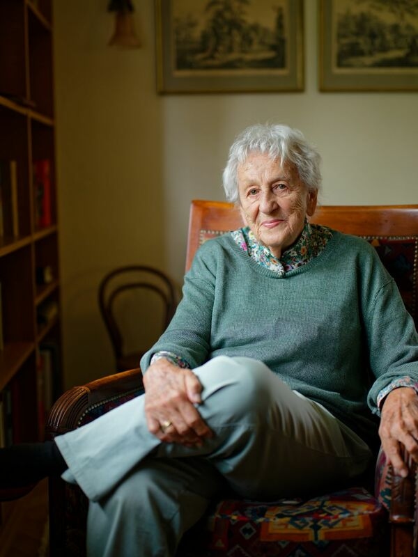 Anche a quasi 90 anni, l'autrice Ingrid Noll è in contatto con il vocabolario giovanile e lo usa persino nei suoi libri.