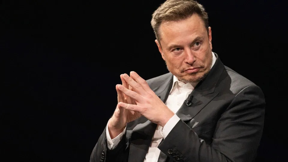 Tesla hissedarları Musk'a 1 milyar dolarlık ödemeyi onayladı.