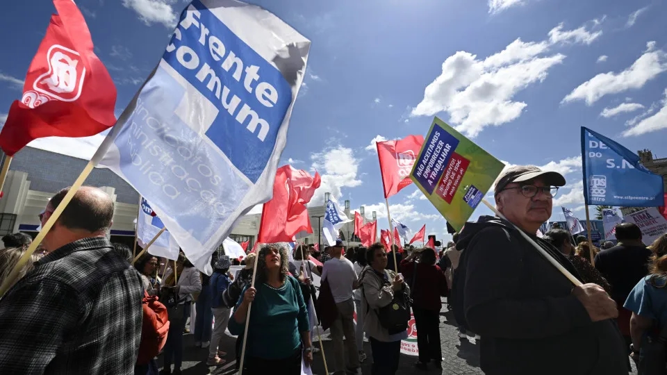 Government meets again with public sector unions today