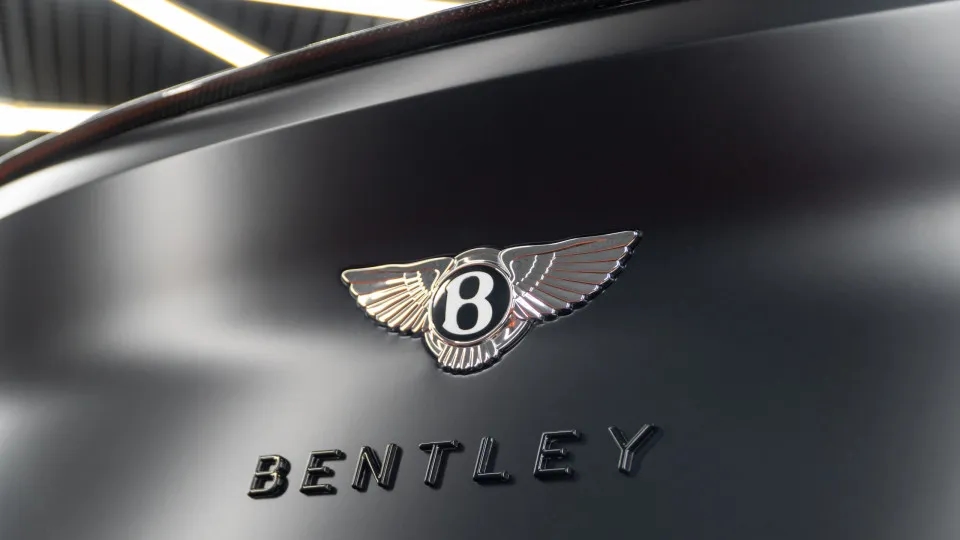 Bentley planlarını güncelliyor ve içten yanmalı motorların 'ömrünü' uzatıyor.